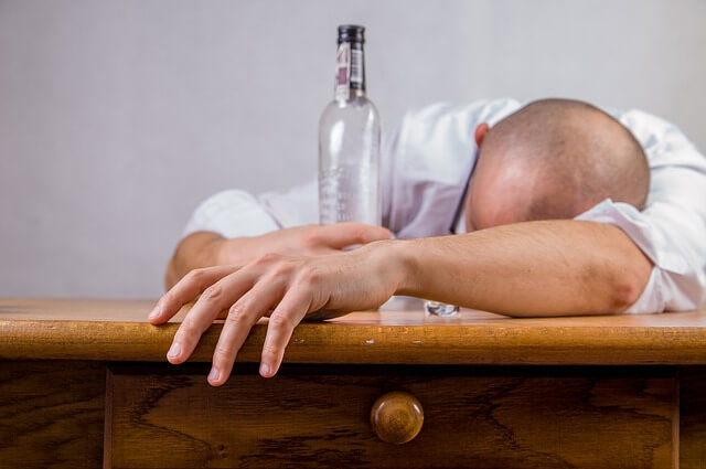 alkoholik na kacu