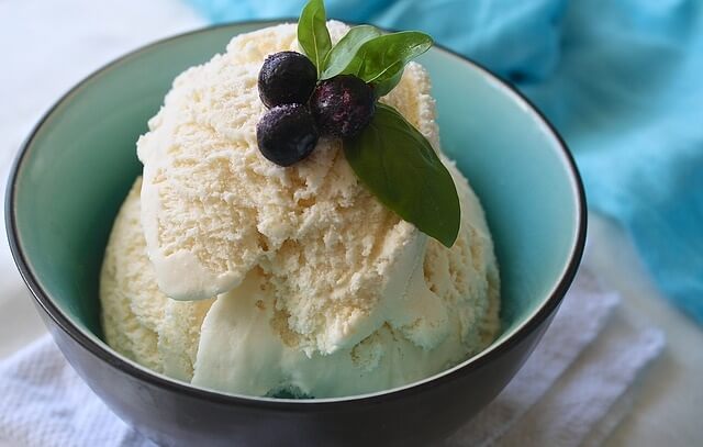 Lody w misce